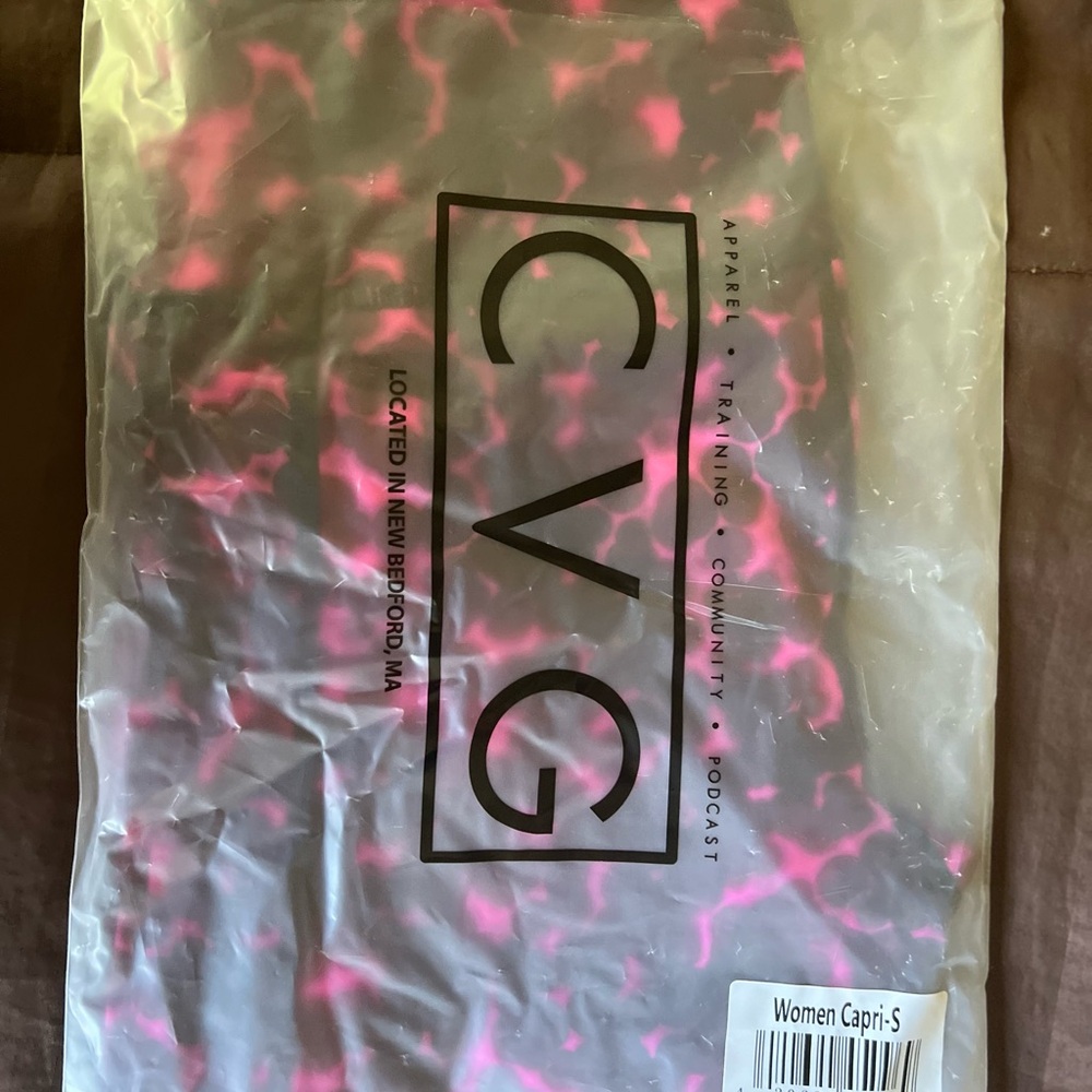 CVG Vibrant Pink and Black Capri Leggings-supernova - Picture 3 of 3